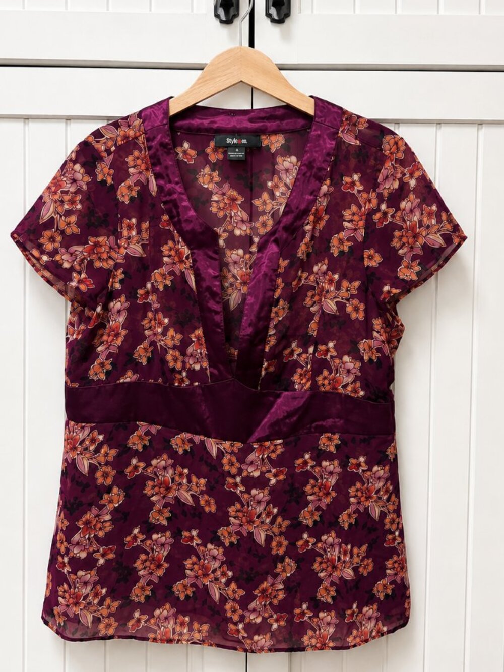 Style & Co Purple Floral Sheer Blouse Size 16 Satin Trim V-Neck Short Sleeve